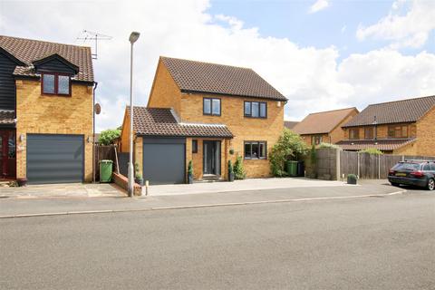 Springwood, Cheshunt 4 bed detached house for sale