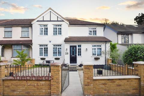 Beltona Gardens, Cheshunt EN8 6 bed house for sale