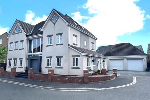 6 bedroom detached house for sale