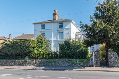 5 bedroom semi-detached house for sale