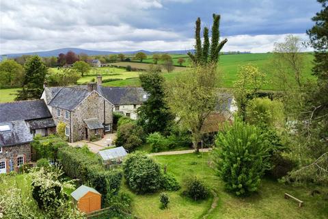 5 bedroom semi-detached house for sale