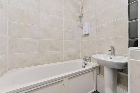 Hodister Close, Camberwell, London, SE5 2 bed flat for sale