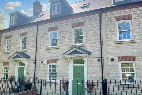 4 bedroom town house for sale
