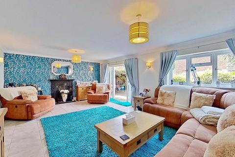 Albany Drive, Herne Bay, CT6 8SJ 5 bed detached house for sale