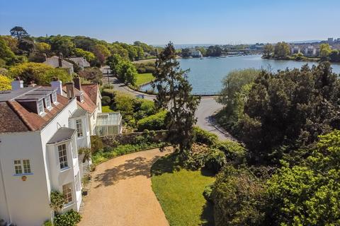 Walhampton Hill, Lymington... 4 bed semi
