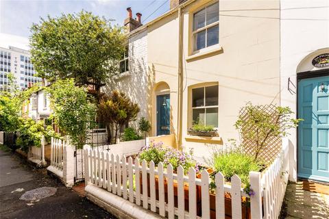 Frederick Gardens, Brighton BN1 2 bed terraced house for sale