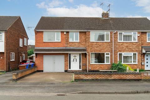 Newbery Avenue, Long Eaton, NG10 6 bed semi