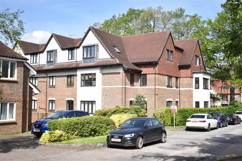 Epsom Road, Leatherhead KT22 2 bed apartment for sale