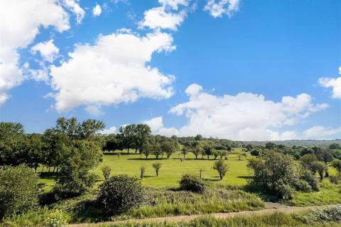 Forest View, Chingford 2 bed apartment for sale