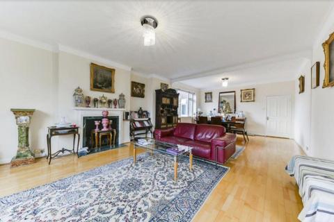 3 bedroom flat for sale