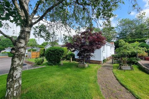 The Oaks, Wythall, Birmingham 2 bed park home for sale