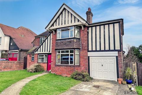 Baldwin Avenue, Eastbourne BN21 4 bed detached house for sale