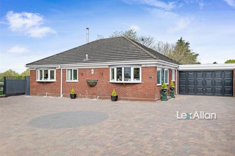 Old Ham Lane, Stourbridge 2 bed detached bungalow for sale