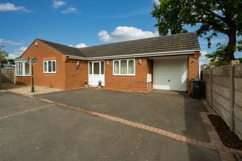 Summerhill, Kingswinford DY6 2 bed bungalow for sale