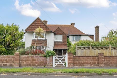 6 Vincent Road, Selsey, PO20 6 bed detached house for sale