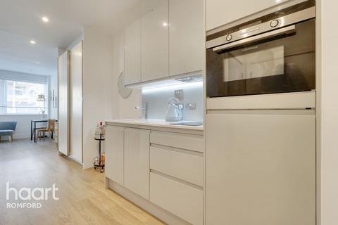 Papermill House, Romford, RM1 2FA 1 bed flat for sale