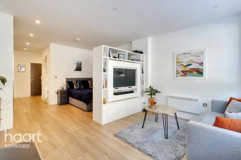 Papermill House, Romford, RM1 2FA 1 bed flat for sale