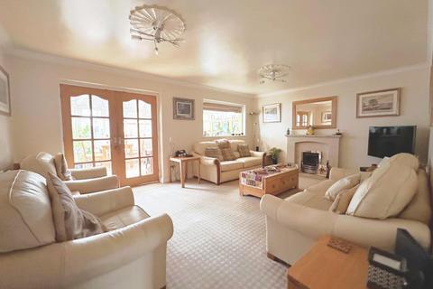 Yellowhammer Court, Kidderminster, DY10 4 bed detached house for sale