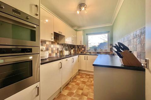 3 bedroom ground floor flat for sale