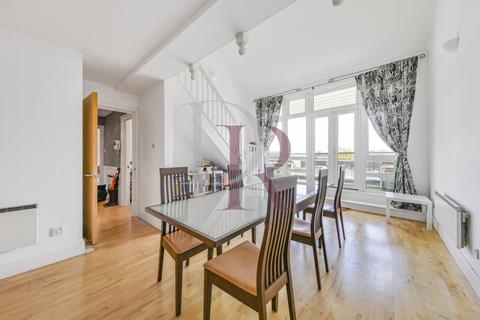 St. Davids Square, London, E14 2 bed duplex for sale