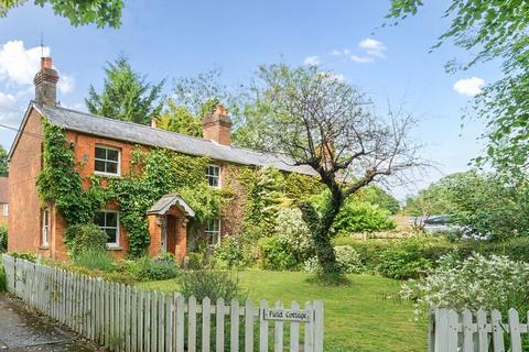 High Street, Meonstoke, Southampton... 4 bed semi