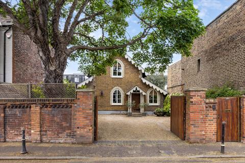 Queens Road, London, SW14 4 bed detached house for sale