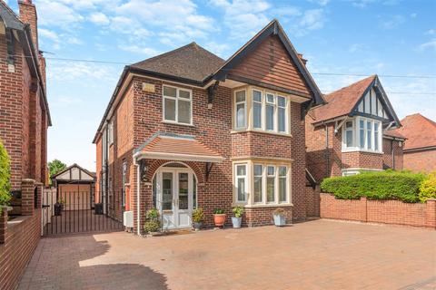 Estcourt Road, Longlevens, Gloucester 4 bed detached house for sale