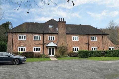 Hambledon Park, Hambledon * No Onward... 2 bed flat for sale