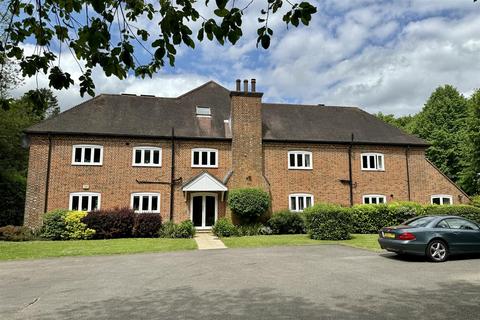 Hambledon Park, Hambledon * No Onward... 2 bed flat for sale