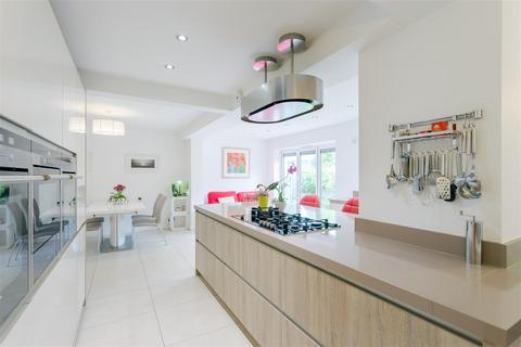 Stapylton Avenue, Harborne... 4 bed house for sale