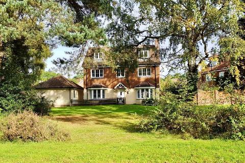 Columbus Drive, Southampton SO31 5 bed detached house for sale