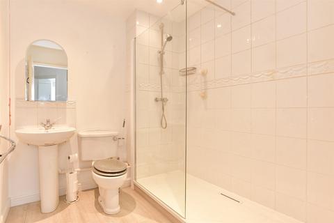 Main Road, Gidea Park, Essex 2 bed flat for sale