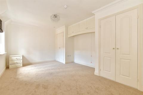 Main Road, Gidea Park, Essex 2 bed flat for sale