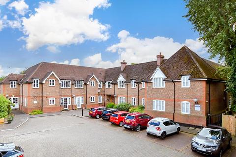 Main Road, Gidea Park, Essex 2 bed flat for sale