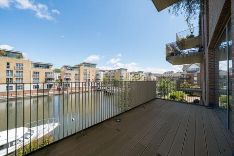 Durham Wharf Drive, Brentford, Middlesex 3 bed apartment for sale