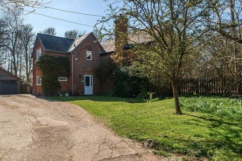Mill Lane, Nursling, Southampton... 3 bed semi