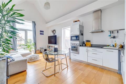 White Hart Lane, London, SW13 2 bed apartment for sale