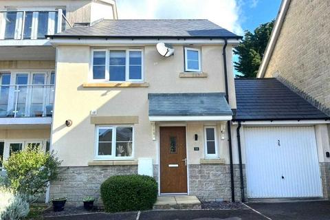 3 bedroom link detached house for sale