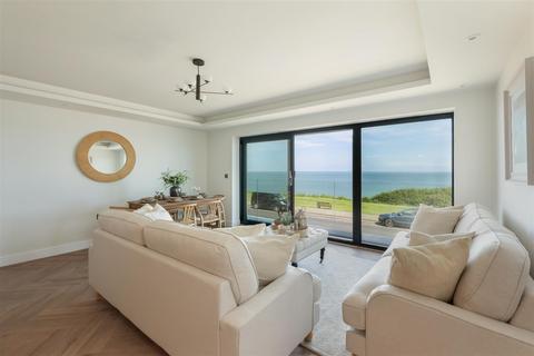 Marine Parade, Tankerton, Whitstable 2 bed apartment for sale