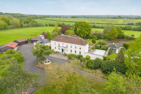 Warfield, Berkshire, RG42 5 bed detached house for sale