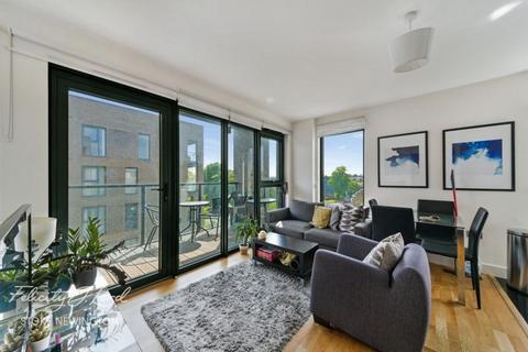 Hythe House, Green Lanes Walk, N4 2 bed flat for sale