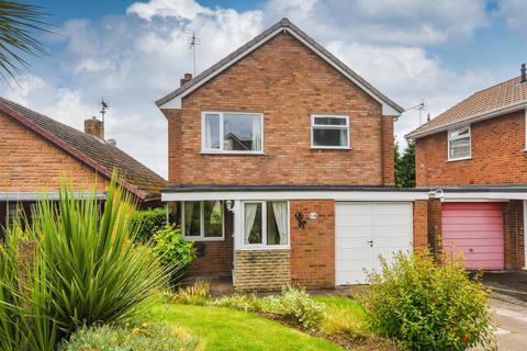 16 Woodlands Road, Wombourne... 3 bed detached house for sale