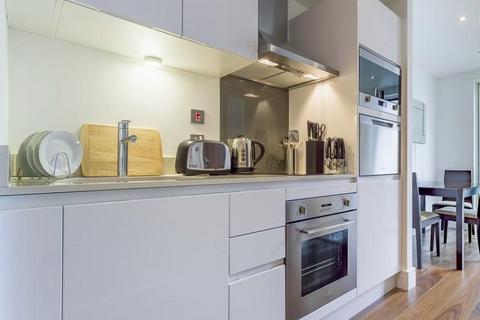 Lincoln Plaza, London E14 1 bed flat for sale