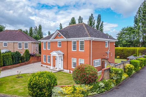 St Marys Close, Shoeburyness SS3 5 bed detached house for sale