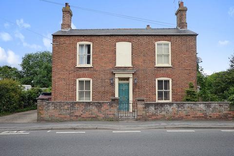 47 High Street, Coningsby 3 bed detached house for sale