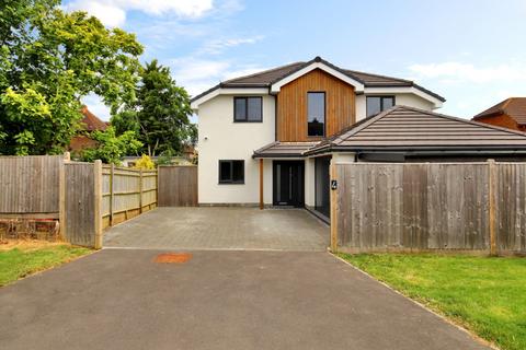 The Grove, Hailsham, BN27 5 bed detached house for sale