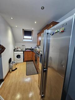 RM19 1LJ 1 bed flat for sale