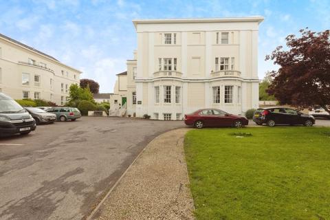 46 Park Place, Cheltenham GL50 2 bed flat for sale