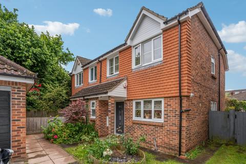 St. Margarets Close, Iver SL0 4 bed semi