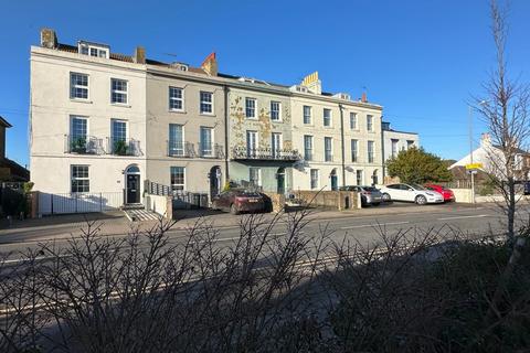 London Road, Deal, CT14 4 bed terraced house for sale